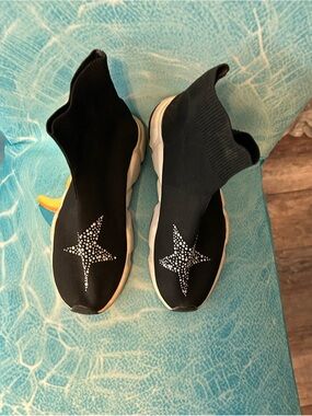 Black Slip-On Star Knit Sneakers Size 9